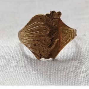 Elegant vintage peacock Gold-Toned Women's Ring 7.5
